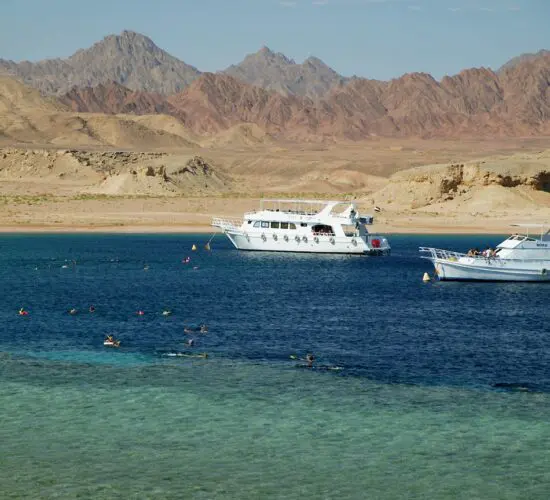 boats waiting for snorekellers in ras moamed with sharm blue excursions